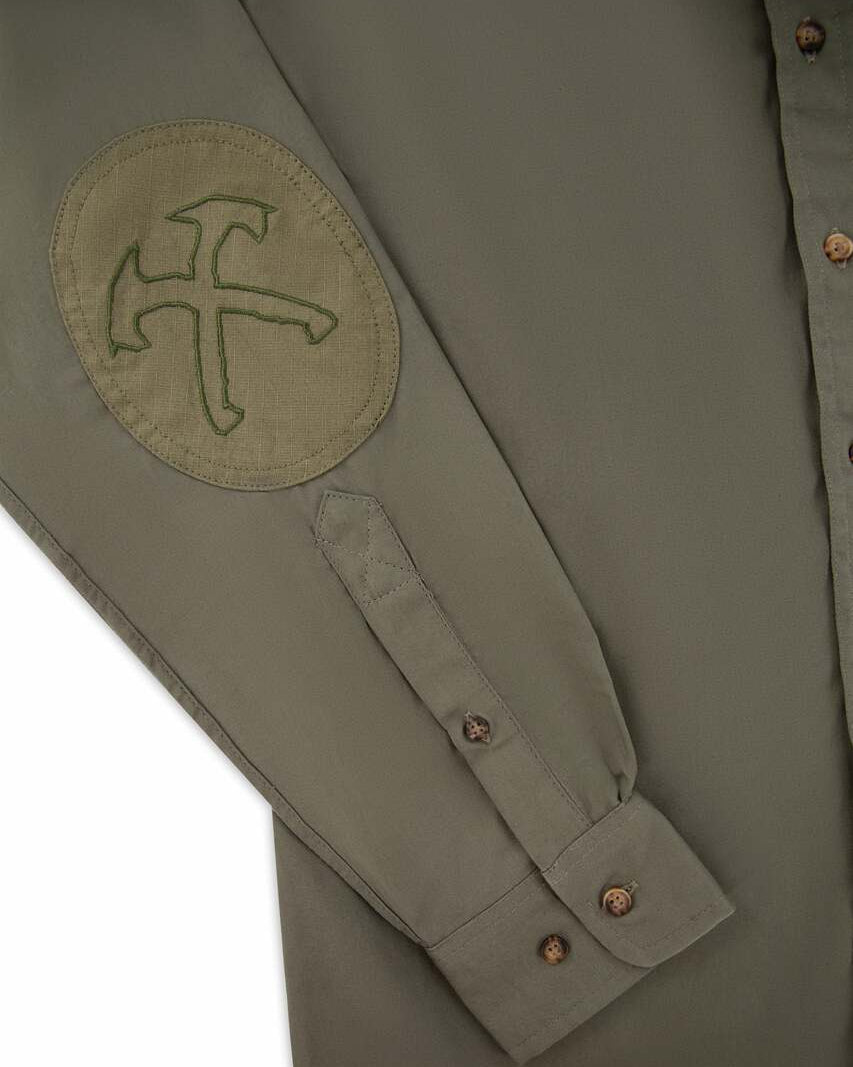 Ripstop elbow patch with crossed tomahawks embroidery on the Jack Carr shirt sleeve