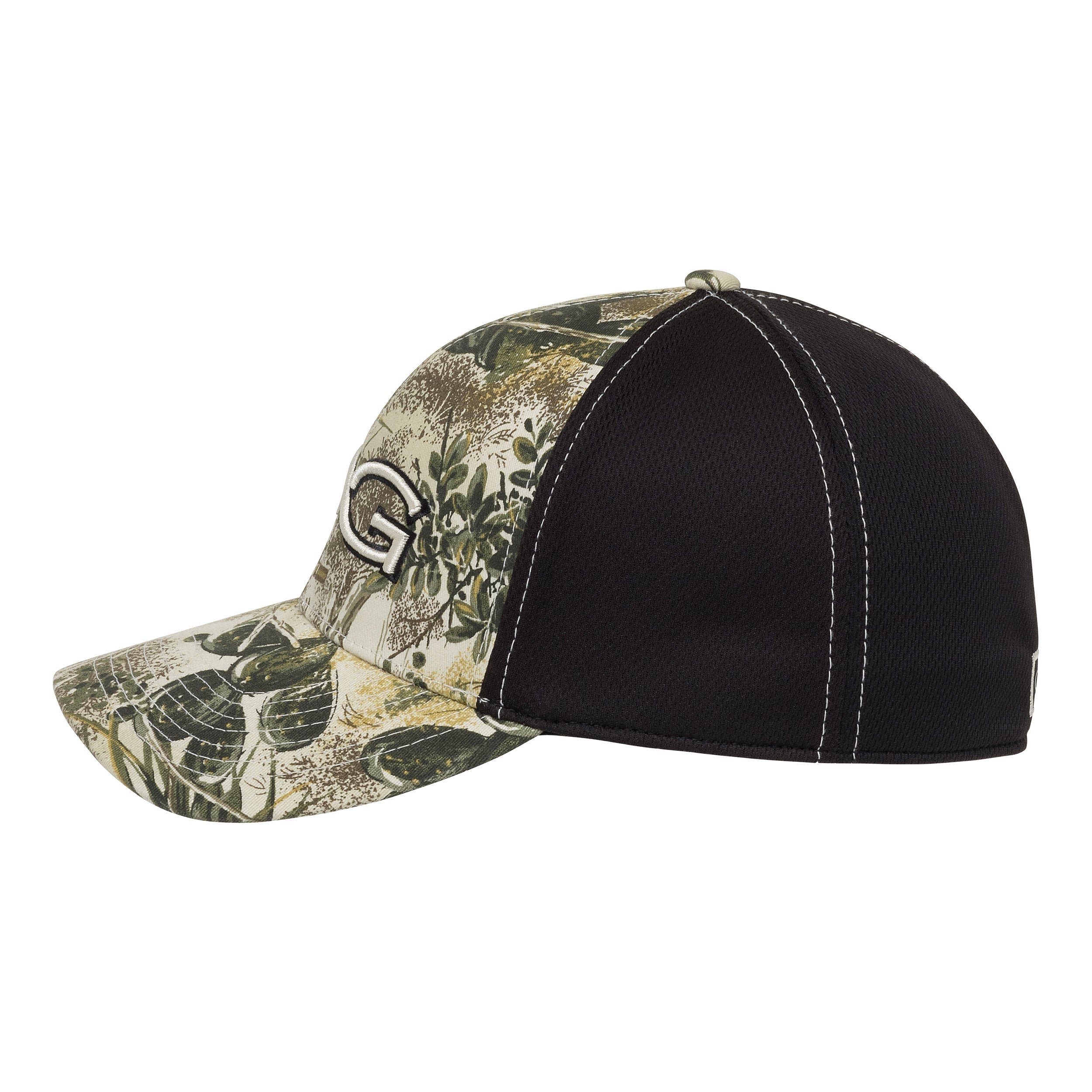 Camo hunting cap with black mesh back and embroidered G logo, ideal for outdoor adventures