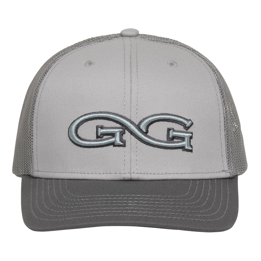 Gray mesh trucker hat with embroidered GG logo, ideal for hunting and outdoor activities