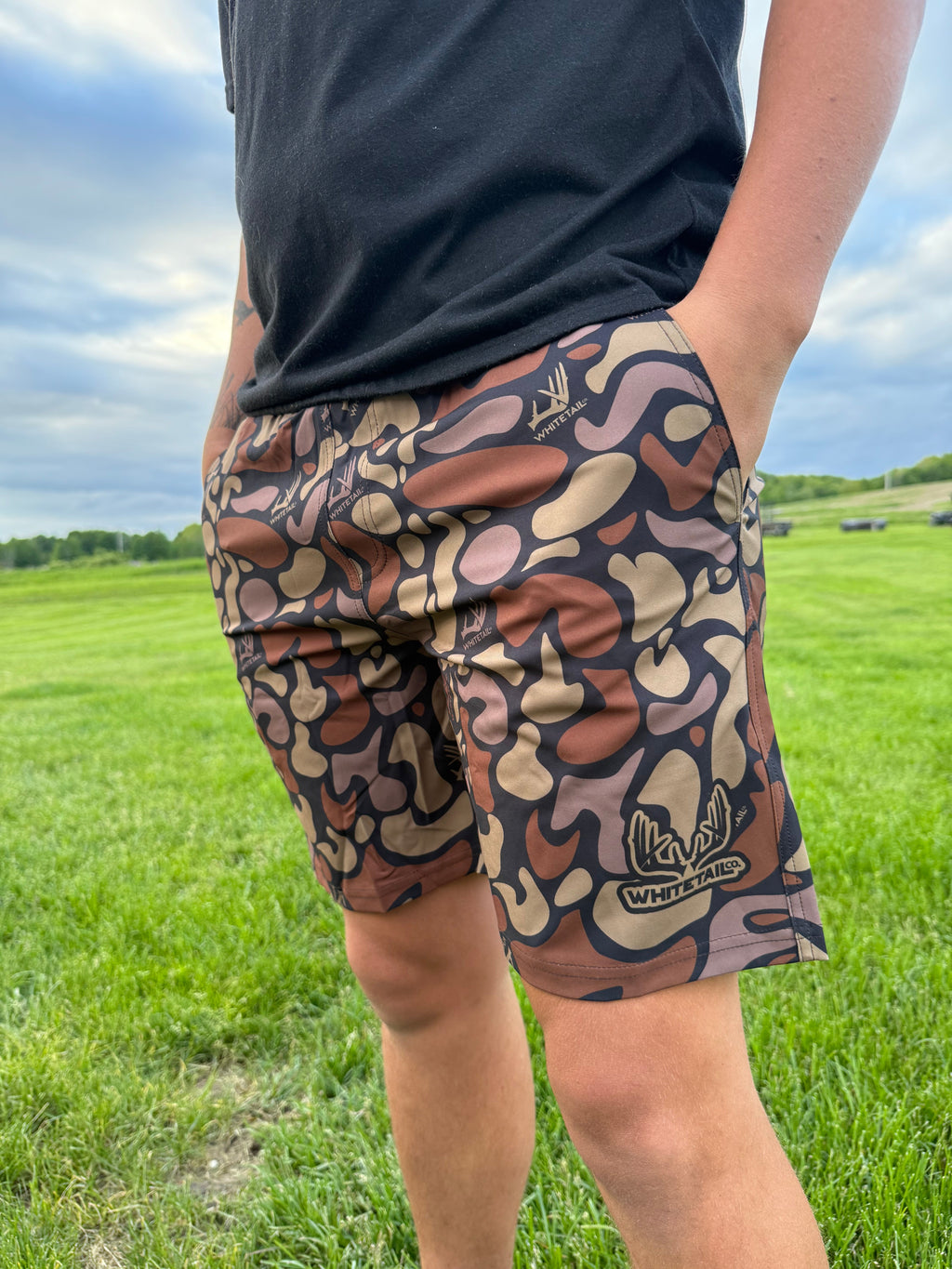 Whitetail Co. Hunt Camp Shorts Old Dark Camo