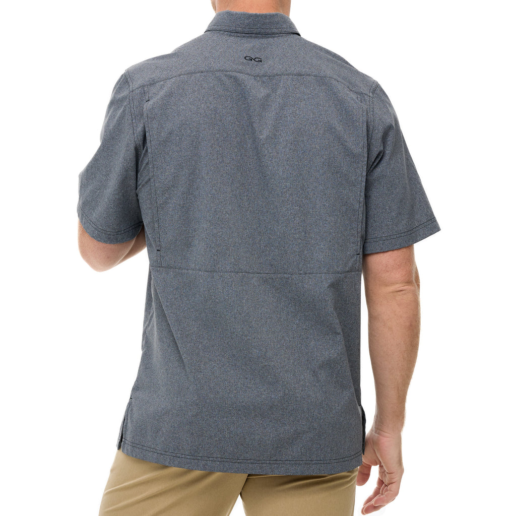Gray short-sleeve hunting shirt with GG logo, breathable fabric for outdoor adventures