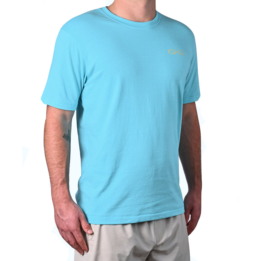 Light blue short sleeve t-shirt with gold GG logo, ideal for outdoor activities and casual wear
